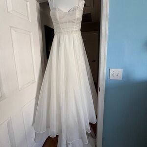 New- Never Worn! Essence of Australia- D4124